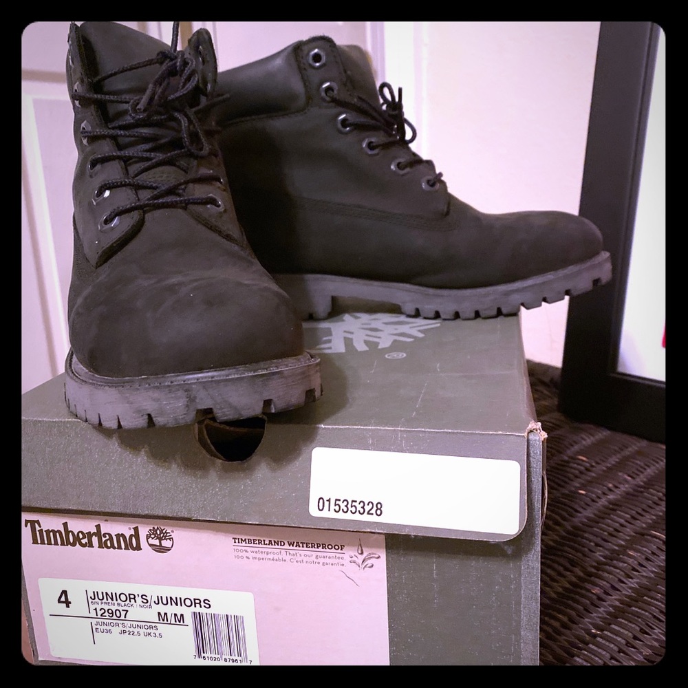 Timberlands Juniors size 4